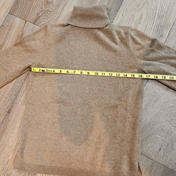 100% cashmere J Crew turtleneck sweater - Picture 2 of 5